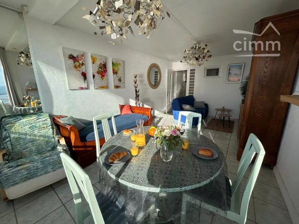 Venez séjourner dans cet appartement vue mer en résidence privée et sécurisée à seulement 5m de la plage !