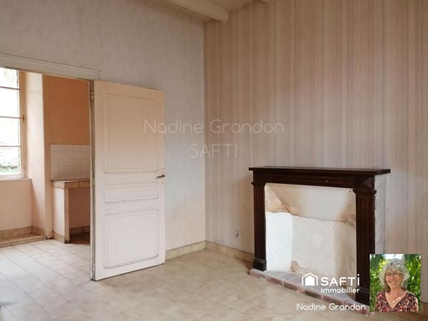 Maison de caractère avec extérieur et garage – Centre de Chalais