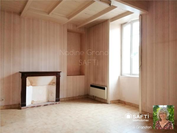 Maison de caractère avec extérieur et garage – Centre de Chalais