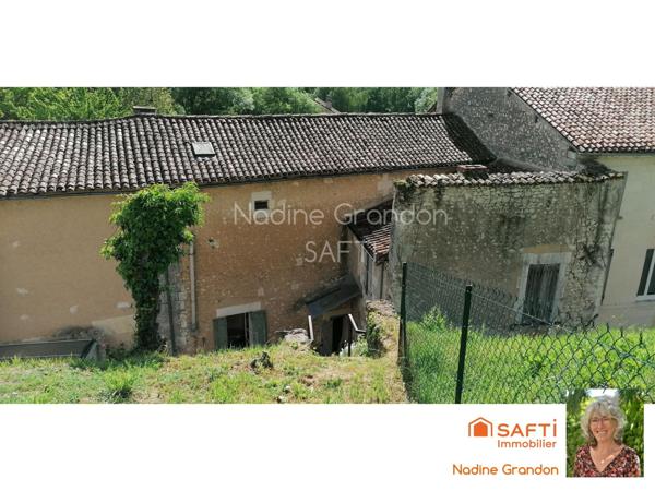 Maison de caractère avec extérieur et garage – Centre de Chalais