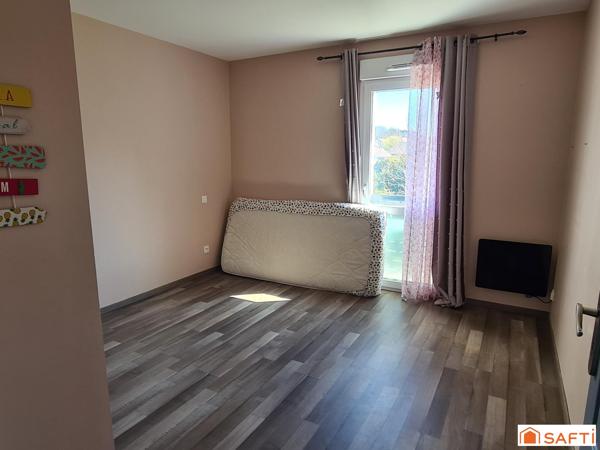 Visite virtuelle disponible, Maison RT 2012 de 3 chambres et grand terrain à Epinal 88
