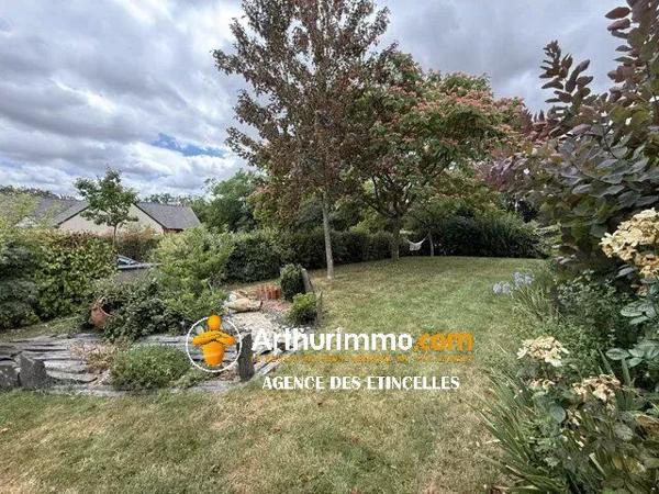 Vente                                                      Maison
                        
                     5 pièces                      132 m2                     à Châteaubriant