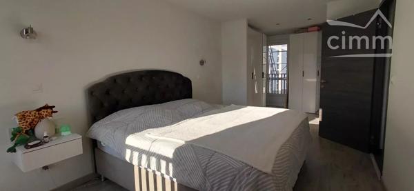 Sur la commune de La Ravoire, à proximité de Médipôle et de toutes commodités bel appartement T4 entièrement rénové.