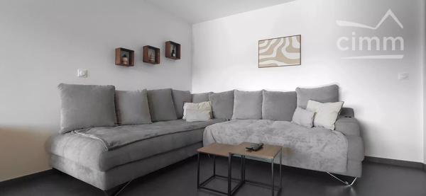 Sur la commune de La Ravoire, à proximité de Médipôle et de toutes commodités bel appartement T4 entièrement rénové.