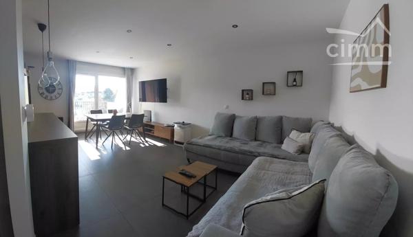 Sur la commune de La Ravoire, à proximité de Médipôle et de toutes commodités bel appartement T4 entièrement rénové.