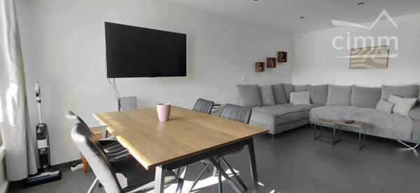 Sur la commune de La Ravoire, à proximité de Médipôle et de toutes commodités bel appartement T4 entièrement rénové.