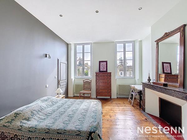A Vendre Maison de Ville en Pierre, entièrement rénovée de 186 m² dans le centre historique de Condom