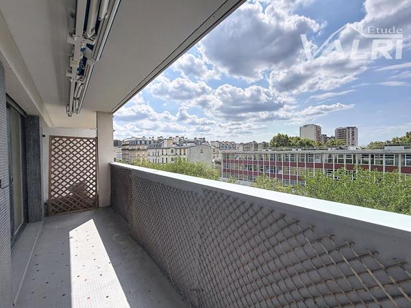 Appartement 2 pièces + bureau / chambre d'enfant et balcon, Paris 75010