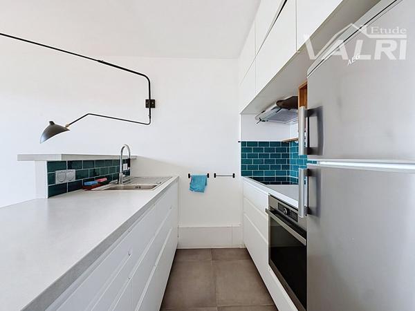 Appartement 2 pièces + bureau / chambre d'enfant et balcon, Paris 75010