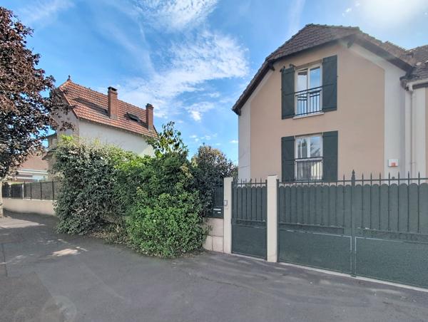 Maison
         6 pièces
        - 104 m² 799 000 € *