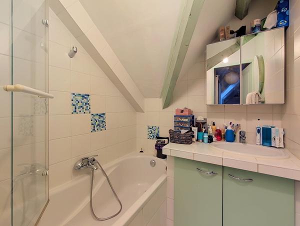 Maison
         6 pièces
        - 104 m² 799 000 € *