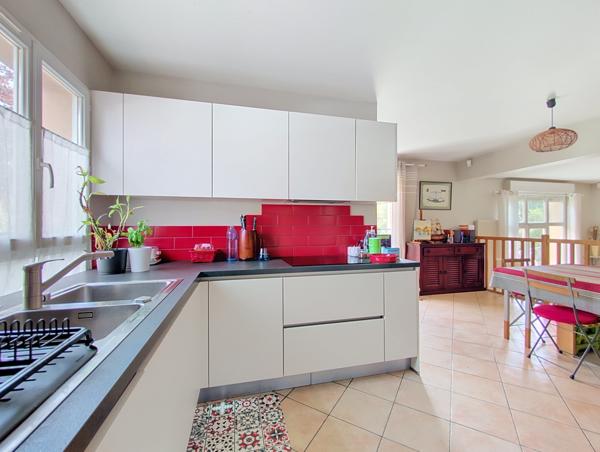 Maison
         6 pièces
        - 104 m² 799 000 € *