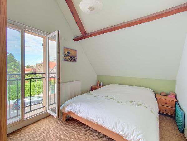 Maison
         6 pièces
        - 104 m² 799 000 € *
