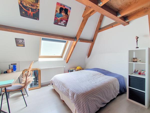 Maison
         6 pièces
        - 104 m² 799 000 € *
