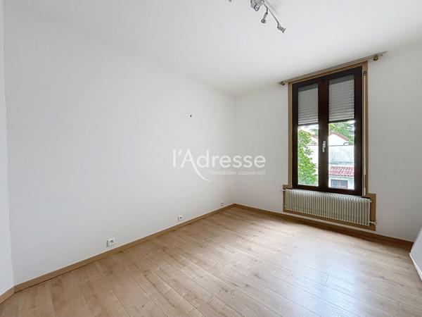 À 5 min de la gare Maison 3 chambres sur 580 m² à prix exceptionnel !