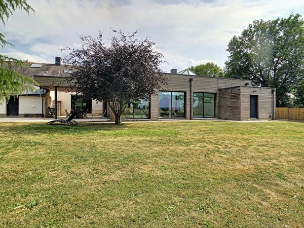 Évasion aux portes de Rennes – Superbe propriété avec piscine et parc paysagé