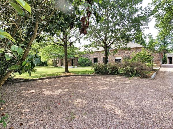Évasion aux portes de Rennes – Superbe propriété avec piscine et parc paysagé