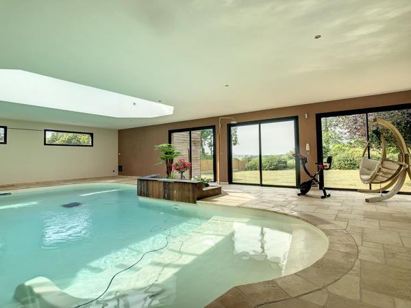 Évasion aux portes de Rennes – Superbe propriété avec piscine et parc paysagé