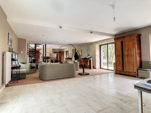 Évasion aux portes de Rennes – Superbe propriété avec piscine et parc paysagé