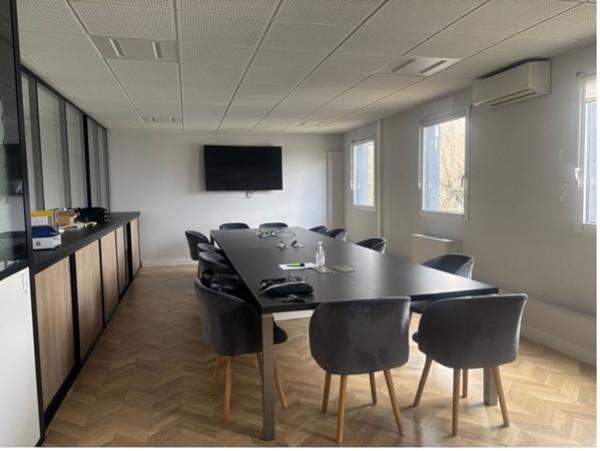 À VENDRE BATIMENT MIXTE INDEPENDANT : Bureaux partiellement loués, locaux commerciaux et d'activité au coeur du Technopole à Saint-Etienne