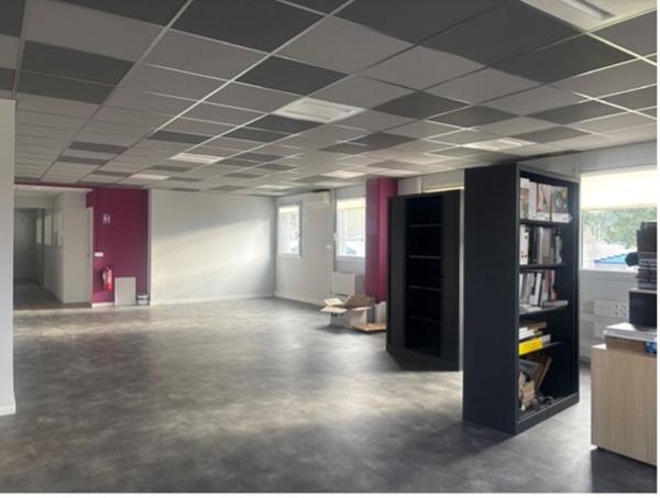 À VENDRE BATIMENT MIXTE INDEPENDANT : Bureaux partiellement loués, locaux commerciaux et d'activité au coeur du Technopole à Saint-Etienne