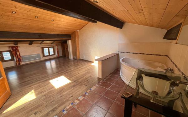 Maison à louer    3 pièces •  Castelnau-de-Montmiral