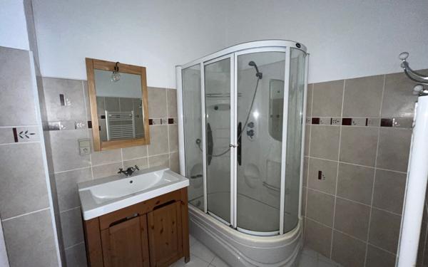 Maison à louer    3 pièces •  Castelnau-de-Montmiral