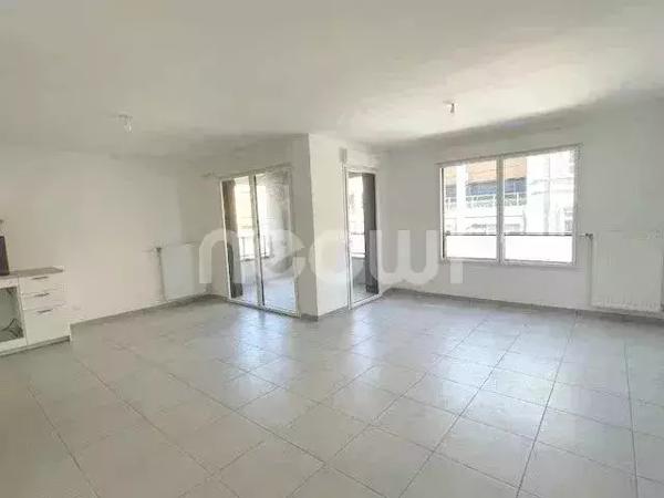 T3 AVEC GARAGE ET BALCON