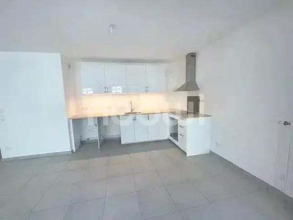 T3 AVEC GARAGE ET BALCON