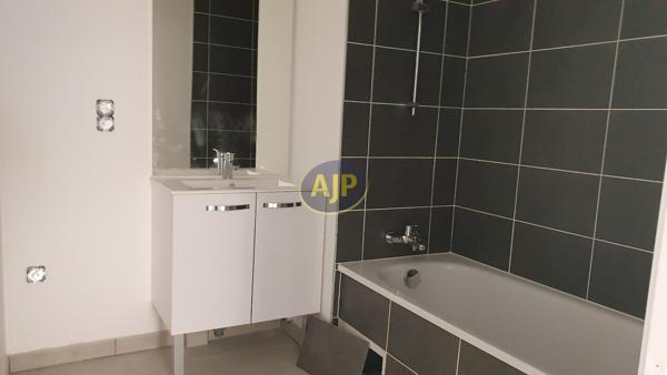 Appartement à louer Saint Herblain : 4 pièces, 85m² avec 3 chambre(s) à 1 055€ - AJP Immobilier Nantes Sud