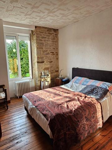 Vaste maison familiale de ville avec grand jardin