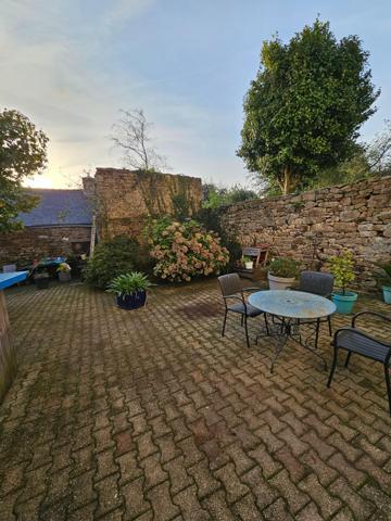 Vaste maison familiale de ville avec grand jardin