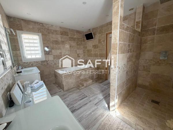 VILLA DE 146 M² AVEC PISCINE ET GARAGE