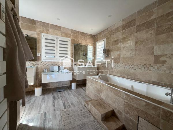VILLA DE 146 M² AVEC PISCINE ET GARAGE