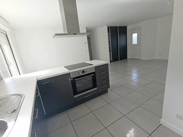 Plain pied 3 chambres, combles aménageables, très bon état