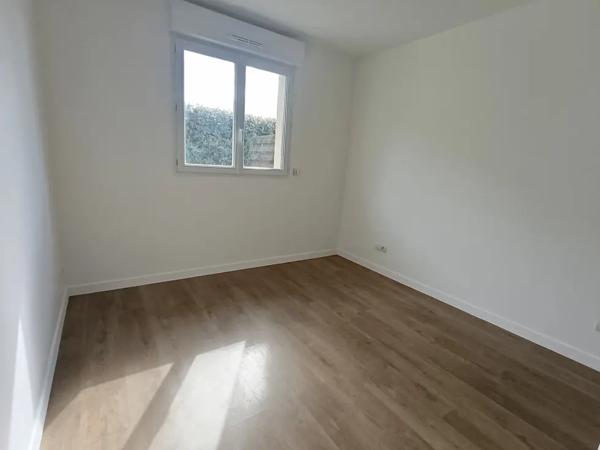Plain pied 3 chambres, combles aménageables, très bon état