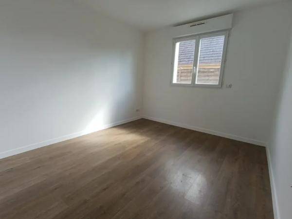 Plain pied 3 chambres, combles aménageables, très bon état