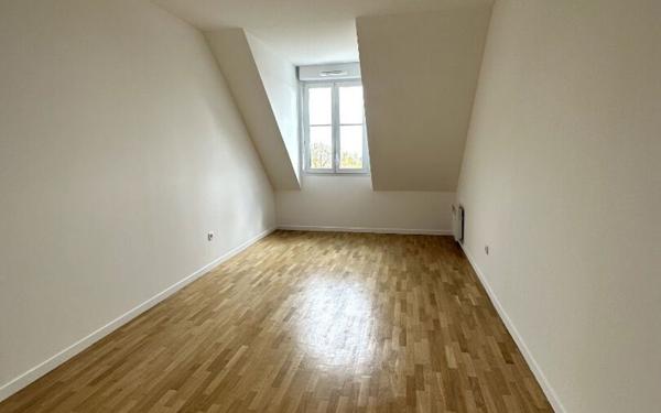 Appartement à louer    4 pièces •  Le Plessis-Robinson