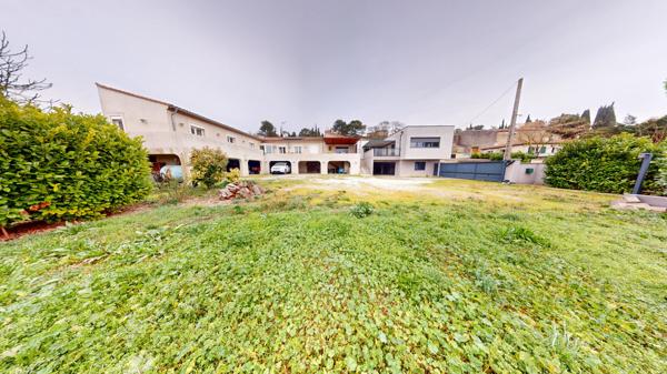 Ensemble immobilier d'exception au coeur d'un environnement privilégié ? Deux habitations sur plus de 6 000 m² de terrain