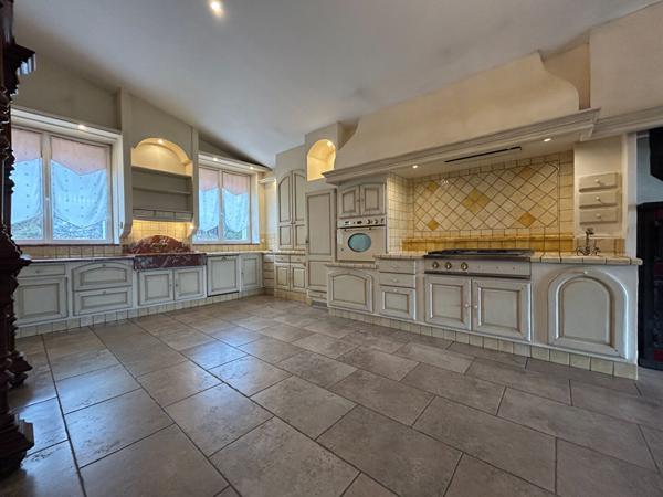Ensemble immobilier d'exception au coeur d'un environnement privilégié ? Deux habitations sur plus de 6 000 m² de terrain
