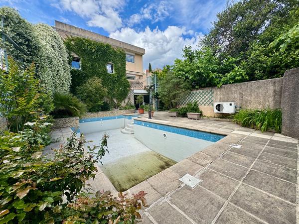 Maison Nimes 10 pièce(s) 322.96 m2