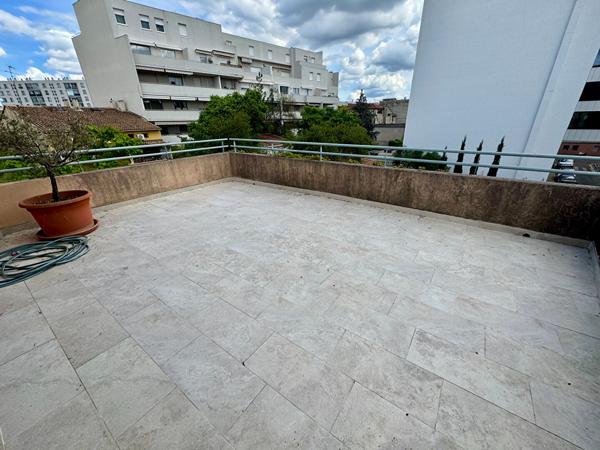 Maison Nimes 10 pièce(s) 322.96 m2
