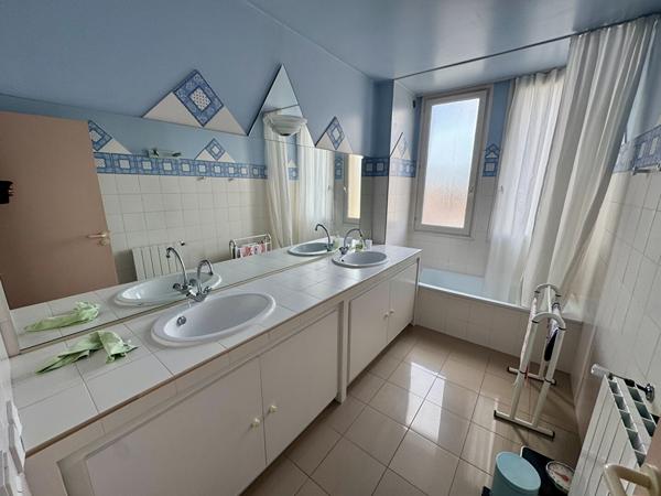 Maison Nimes 10 pièce(s) 322.96 m2
