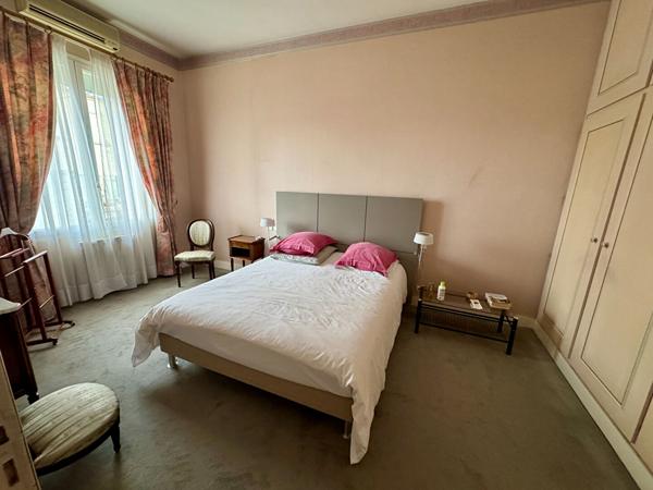 Maison Nimes 10 pièce(s) 322.96 m2
