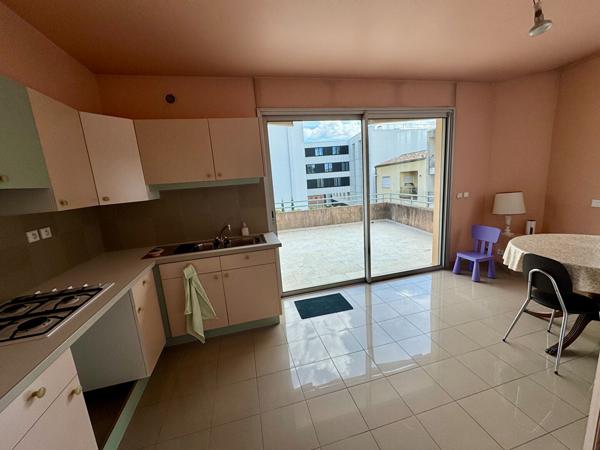 Maison Nimes 10 pièce(s) 322.96 m2