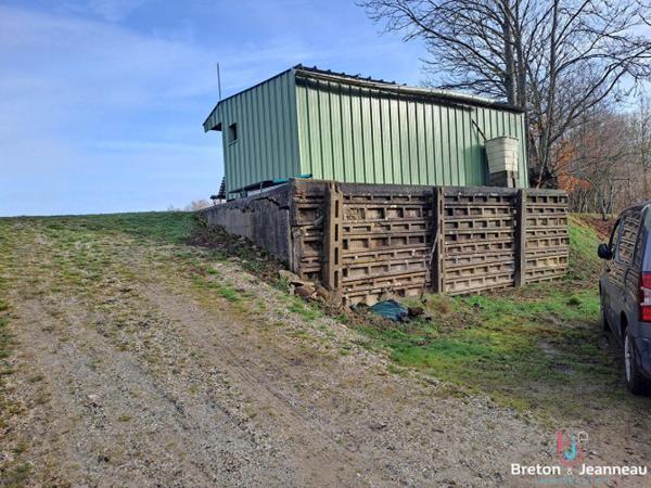 Plan d'eau de 2ha50, prairie et bois le tout sur 6ha environ à Juvigné