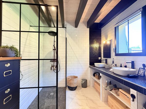 Superbe villa contemporaine dans quartier résidentiel