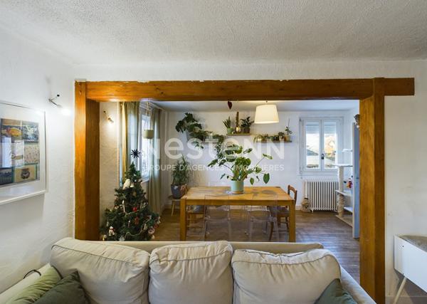 A vendre à Arpajon sur Cère, Maison 8 pièces d'une surface de 186 m² avec jardin de 1000 m².