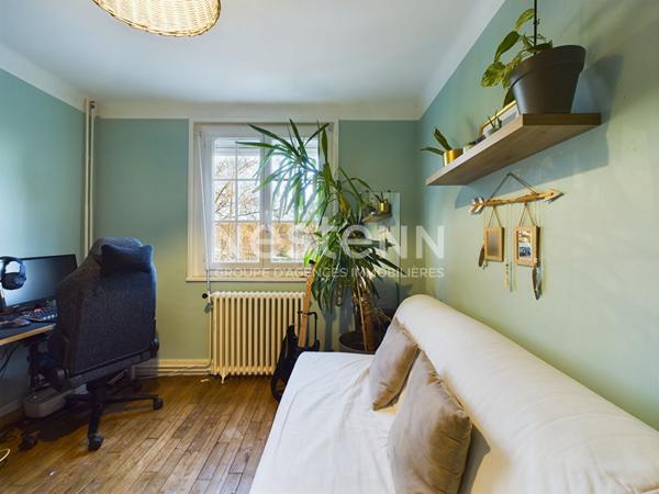 A vendre à Arpajon sur Cère, Maison 8 pièces d'une surface de 186 m² avec jardin de 1000 m².