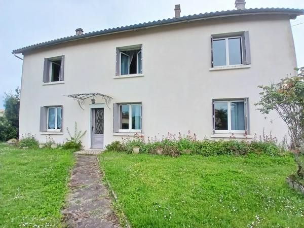 Maison de village avec dépendances, terrain clos et fort pot